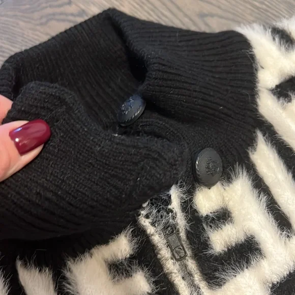 Sweater - Picture 3 of 4